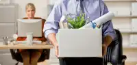 Работник взял больничный перед увольнением - нужно ли увеличить срок отработки?