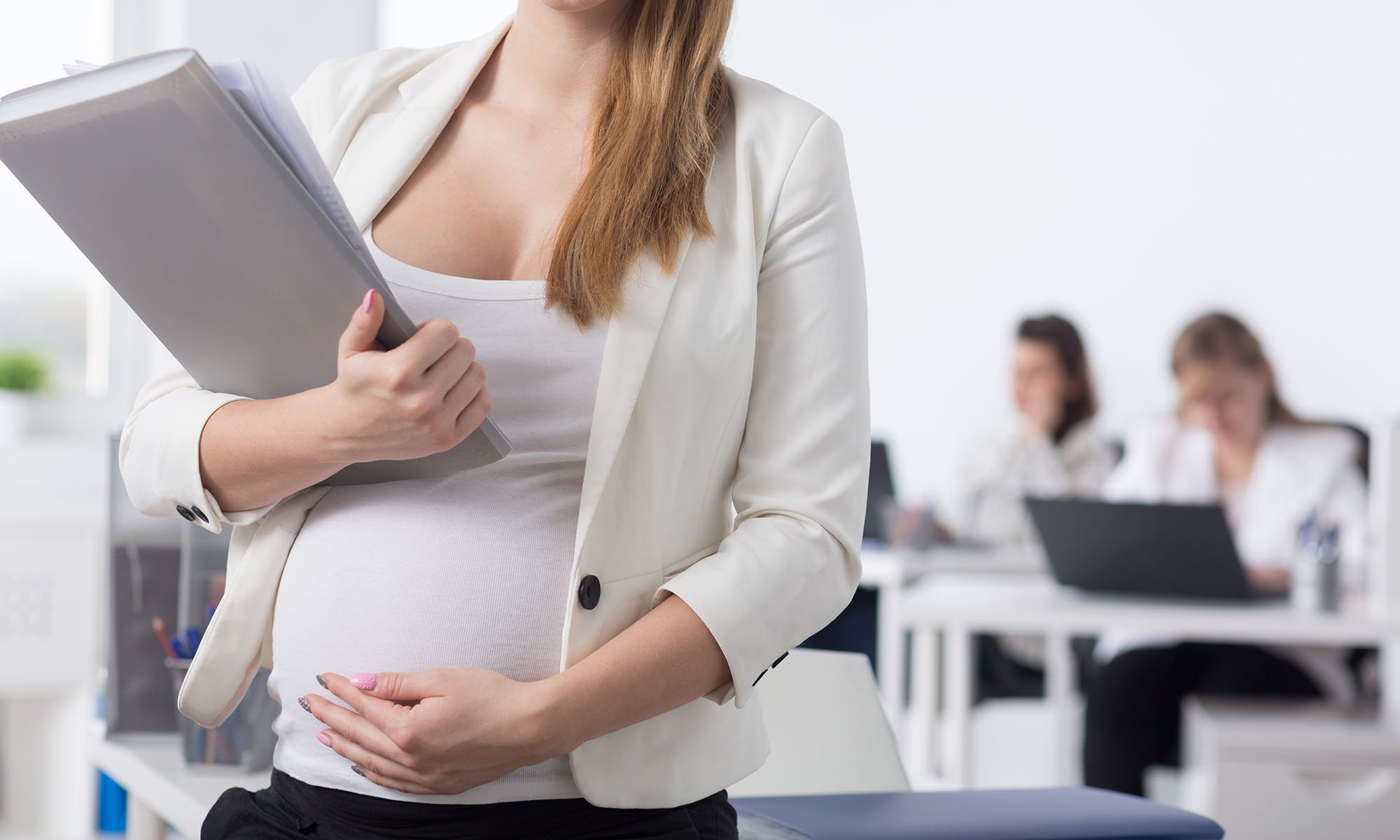 Срочные договоры беременных хотят продлить до трехлетия ребенка